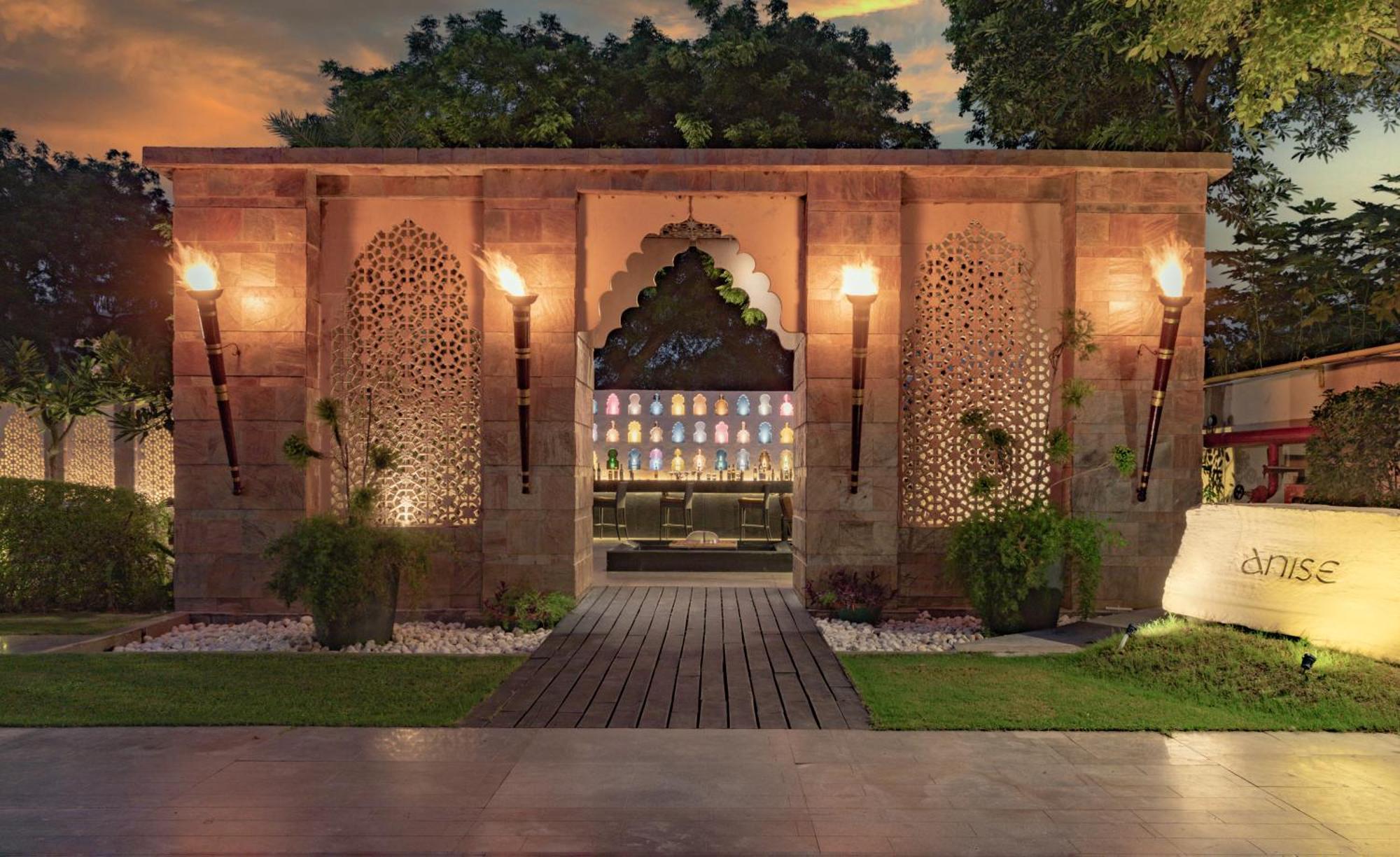 Courtyard By Marriott Agra Hotel Eksteriør billede The entrance of the hotel
