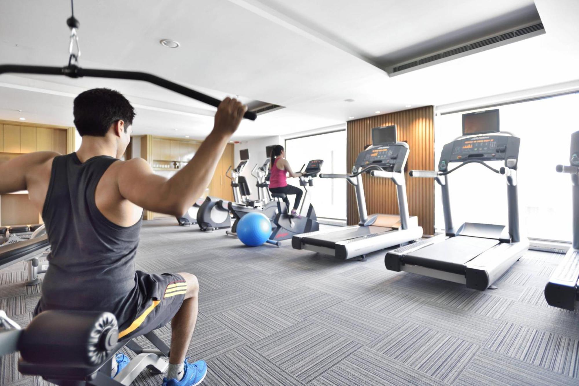 Courtyard By Marriott Agra Hotel Eksteriør billede The gym at the hotel